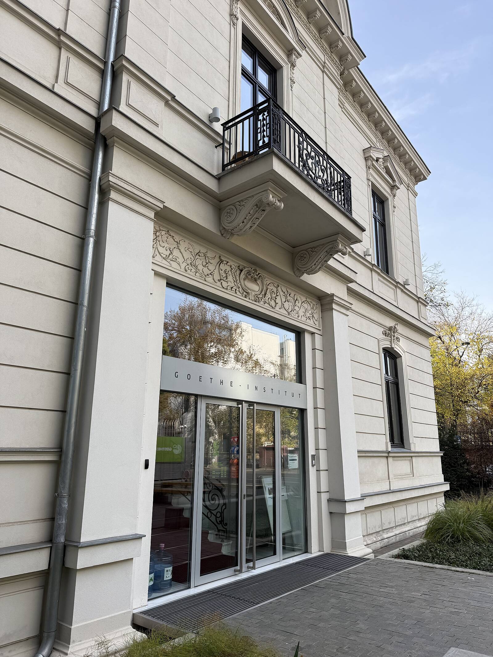 Eingang zum Goethe-Institut Bukarest, Rumänien<br><br>
Calea Dorobanților 32<br>
010573 Bukarest<br>
Rumänien